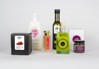 
	Pour parfum d&rsquo;int&eacute;rieur - Eau de toilette - Huile d'olive - Vinaigre - Savon

	Adh&eacute;sif permanent.
